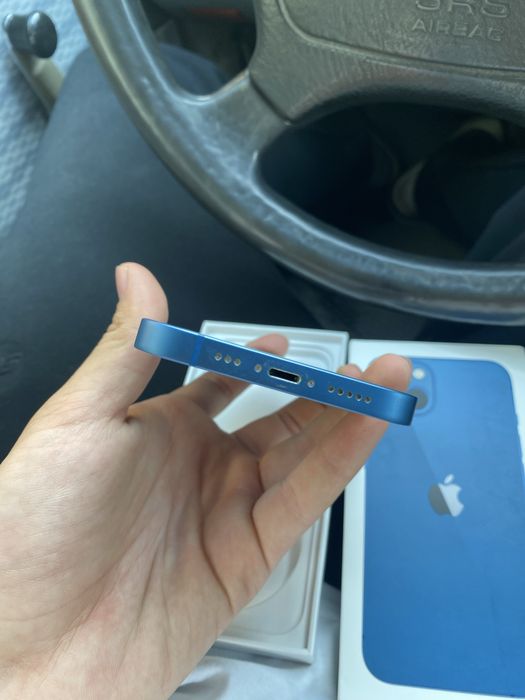 iPhone 13 128GB синий в идеальном состоянии