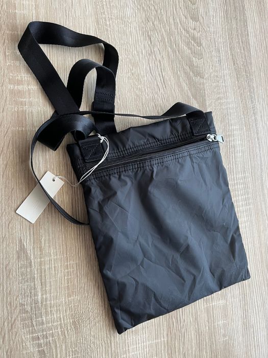 Чанта ARKET - черна