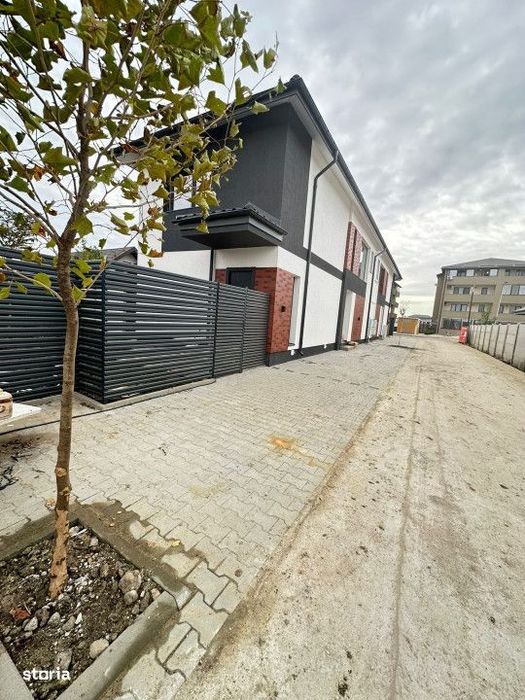 Vanzare Apartament 2 camere+curte 60mp si 2 locuri de parcare