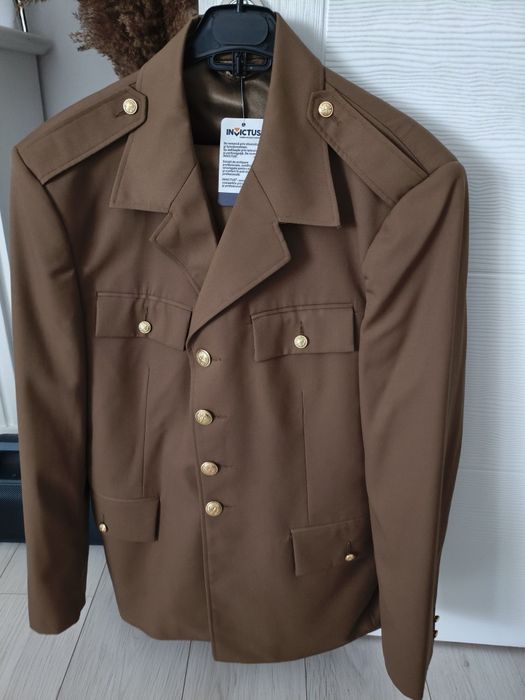 Ținută militară nouă de oraș