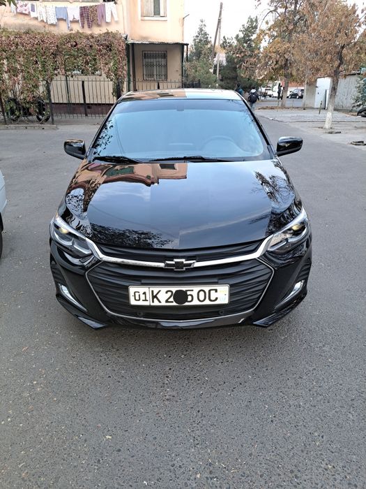 Chevrolet Onix 2024 qora 23 ming probeg