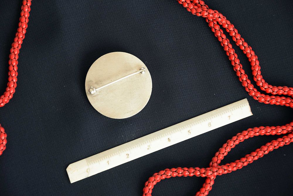 Brosa vintage de argint monogramata