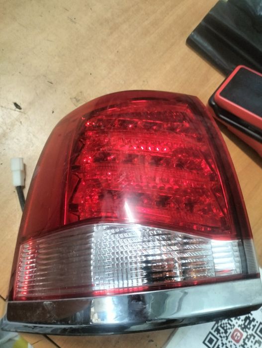 Продам задние фары на lexus 570 и на двузсотый подходит