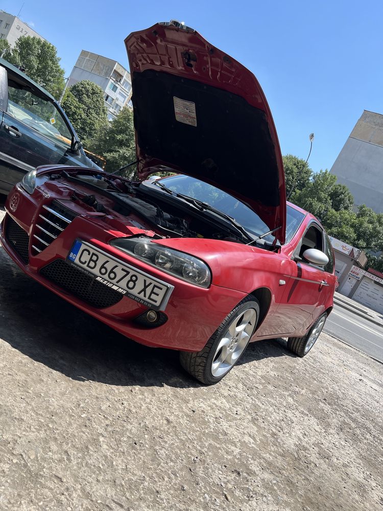 Продавам Алфа ромео 147 twin spark