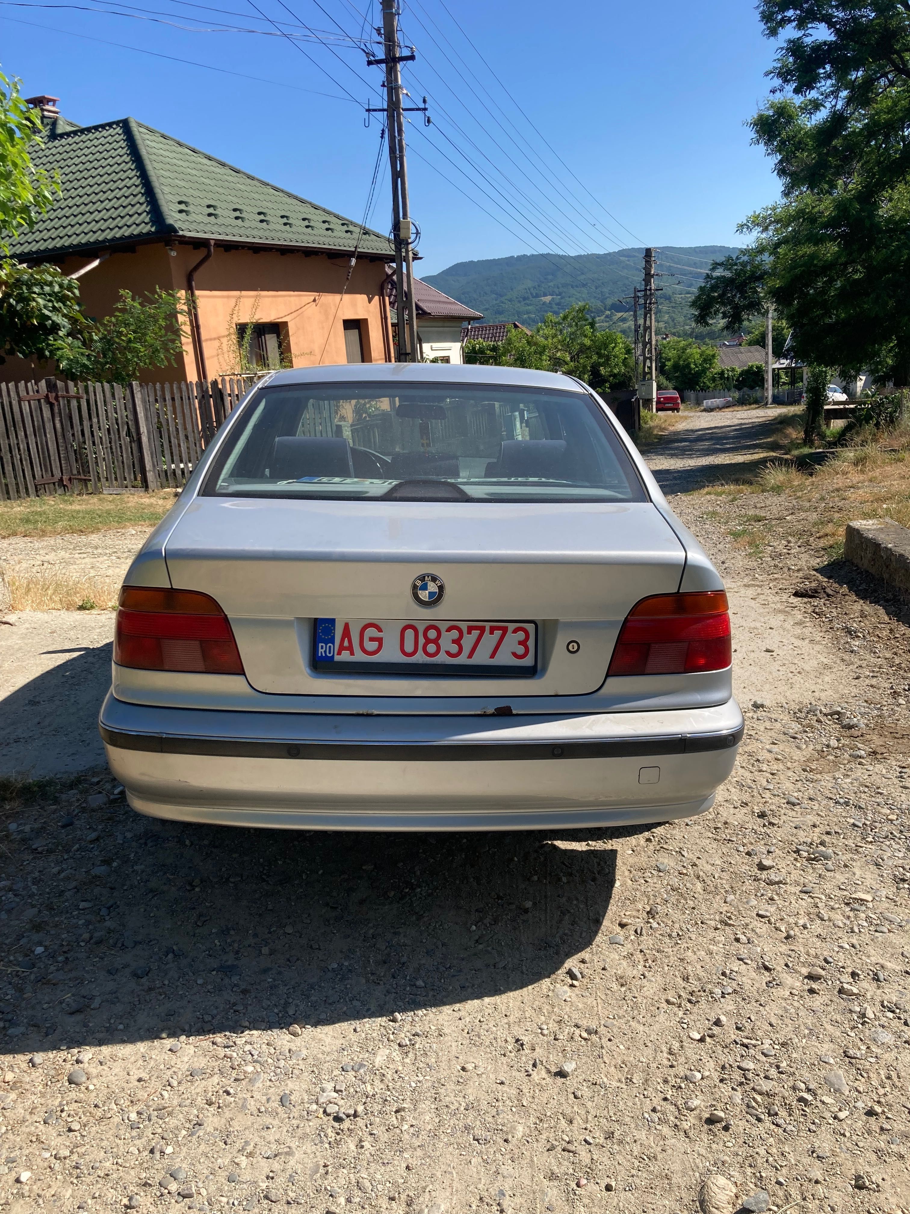 Vând sau schimb bmw e39, citi descrierea