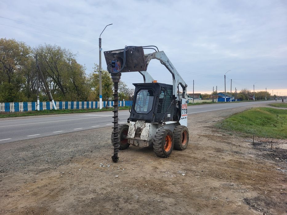 Ямобур услуги ямобура на мини погрузчике бобкат с буром минипогрузчик