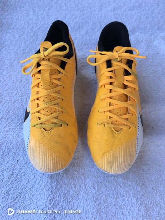 Детски бутонки nike номер 35.5 стелка 22.5