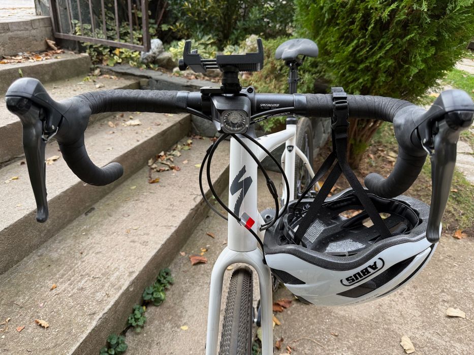 Продавам колело Specialized + аксесоари + екип