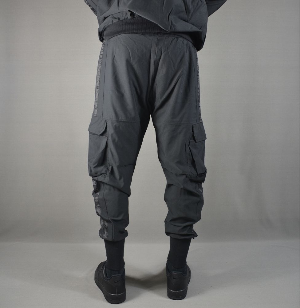 Compleu cu gluga stil Vagabond ( nu nike nu joran nu adidas )