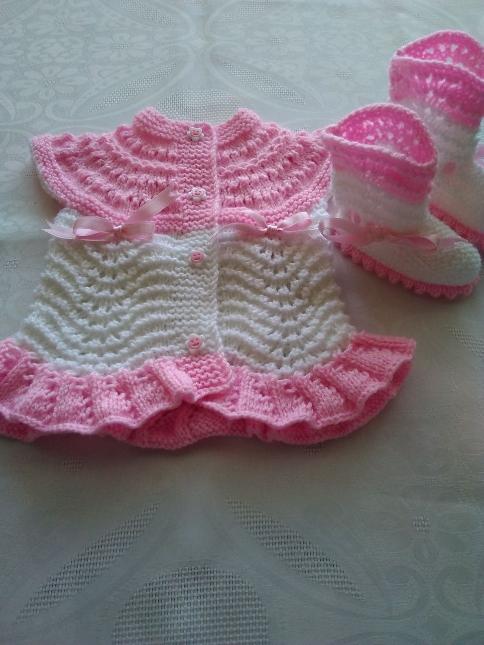 Бебешко ръчно плетиво