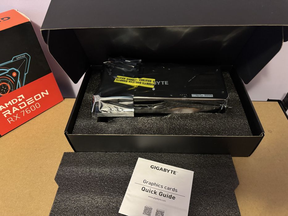 Placa video amd radeon rx7600 noua sigilata .