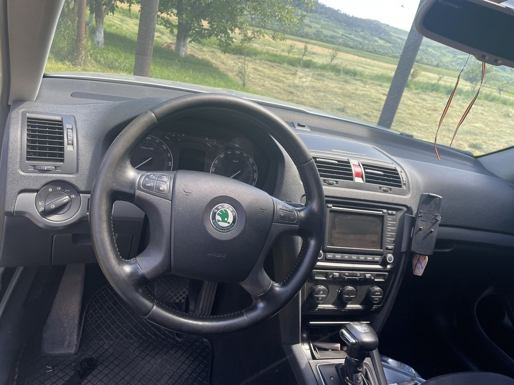 Skoda octavia (avariata)