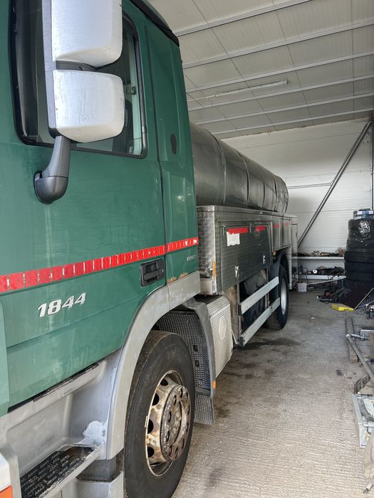 Camion cisterna lapte