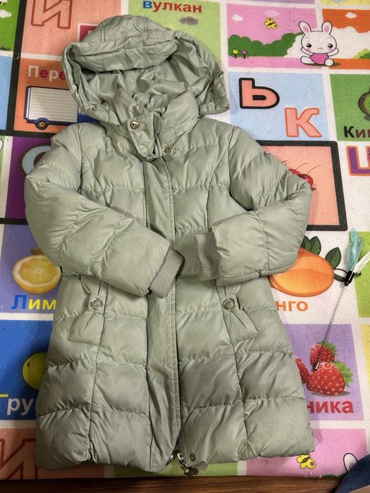 Продается куртка на девочку, очень теплая.