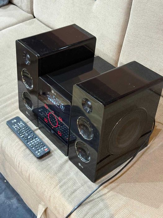 Sistem audio compact LG FB162-D0U complet functional
