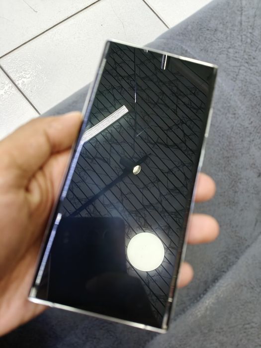 Samsung galaxy s22 ultra 12/512gb holat ideal yangiday kamchilik yoq