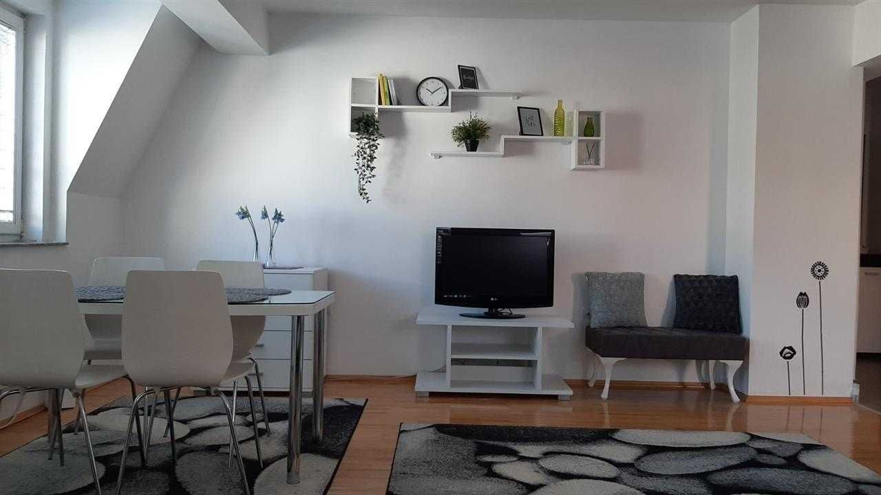 Продава се Тристаен апартамент в Пловдив, Христо Смирненски - 82 кв.м за 5 €/кв.м - Снимка #10