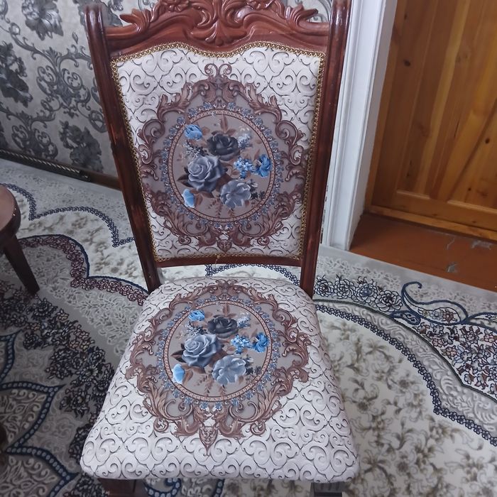 Stol va stullar sotiladi 12 talik yaxshi xolatda