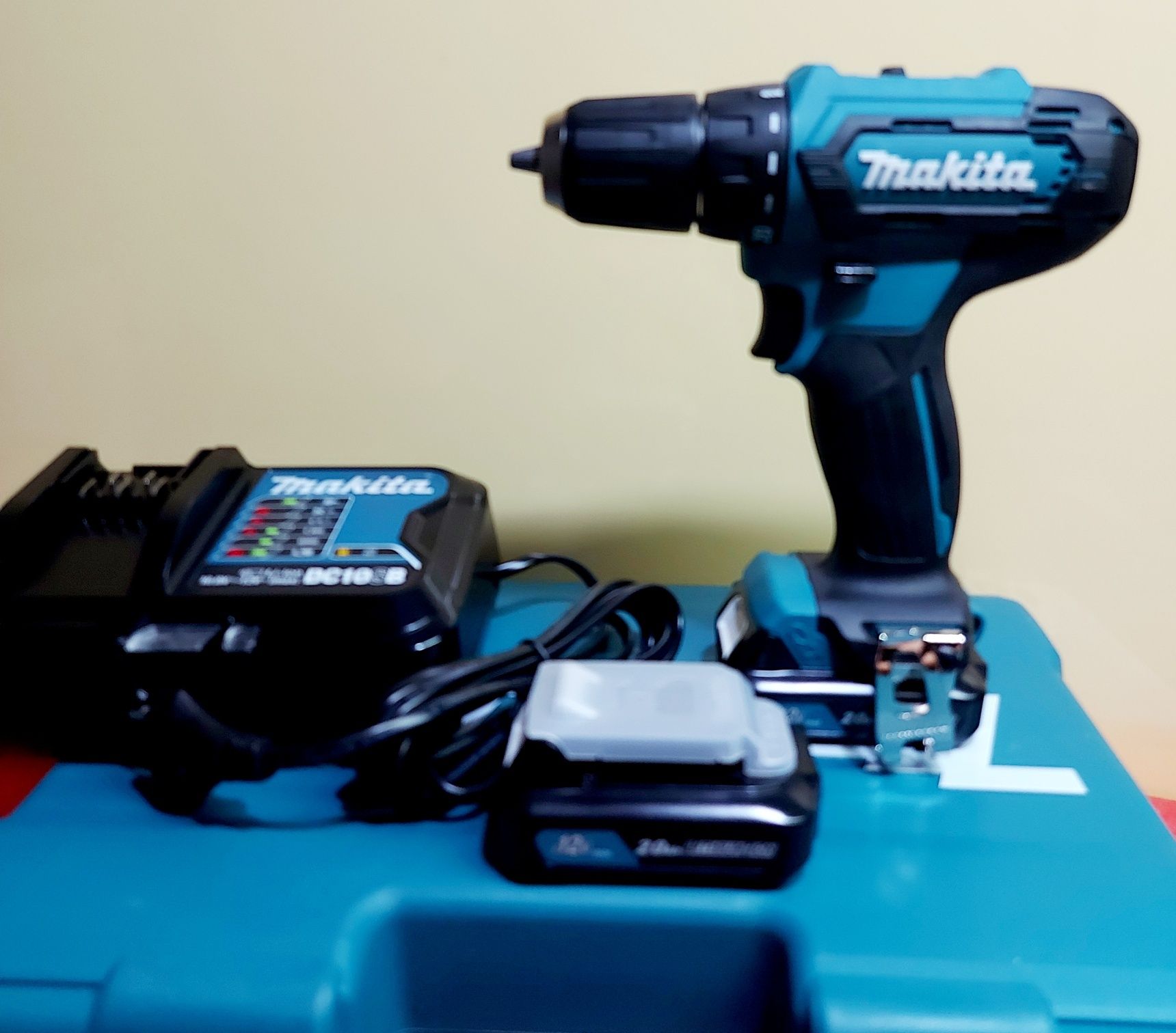 Нов оригинален винтоверт Makita DF333 12v