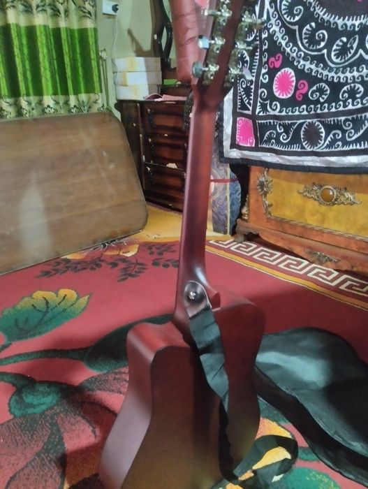 Гитару продам акустическая