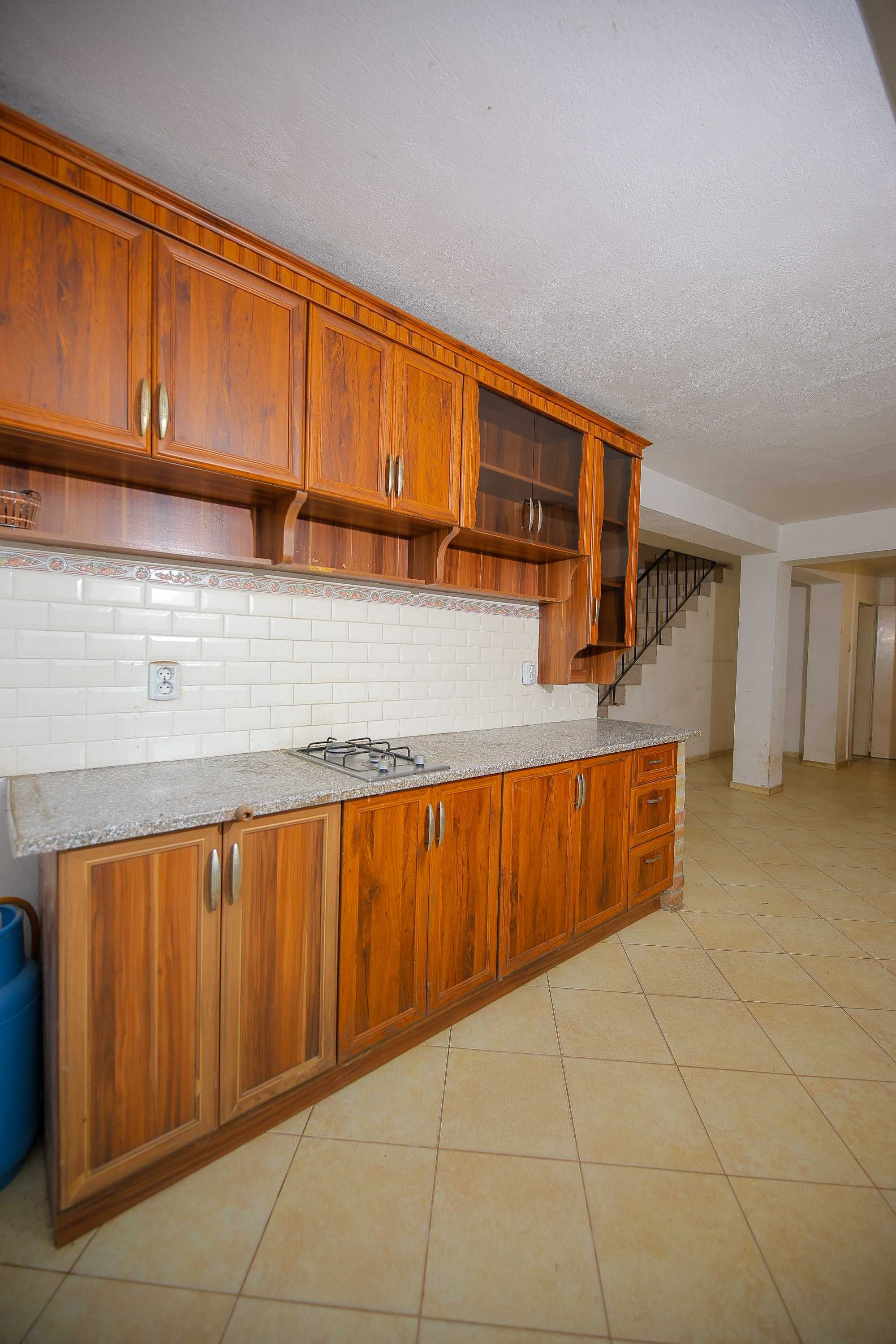Продава се ТРИЕТАЖНА КЪЩА с панорама до гр. Варна и гр.Добрич