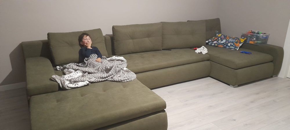 Vând colțar extensibil, culoare maro, 385 cm, achiziționat de la magaz