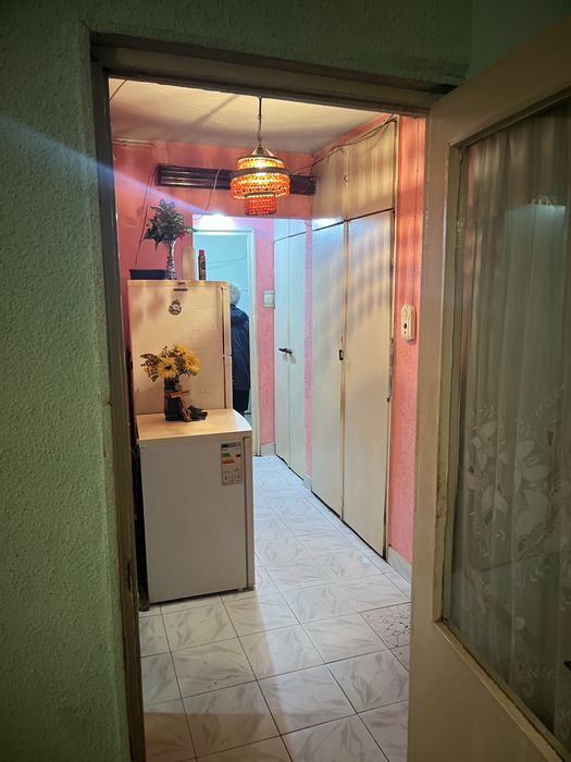 Vind apartament 2 camere zona Mall-9mai