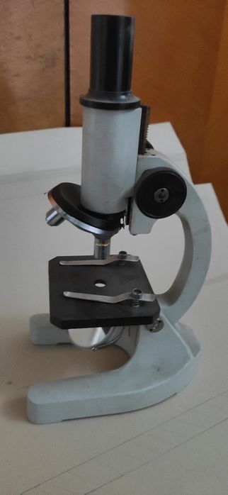 Лабораторный микроскоп