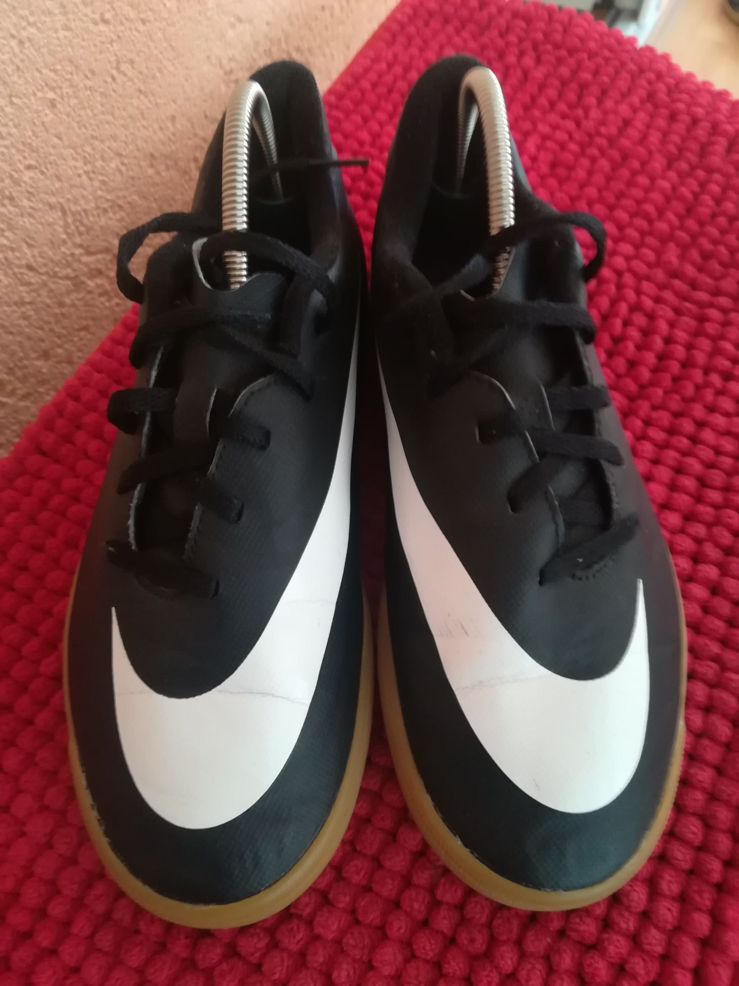 Adidași fotbal sala Nike nr 38,5