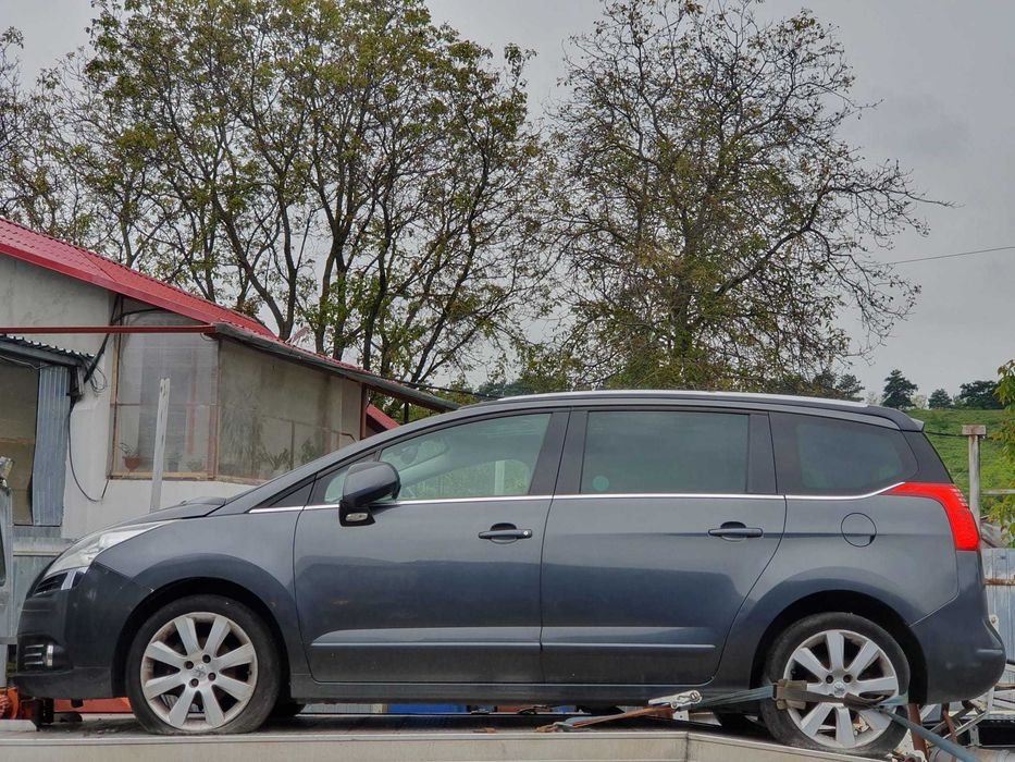 Dezmembrez Peugeot 5008 Allure 1.6 E-HDI 2012