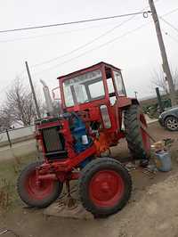 Vând tractor U650