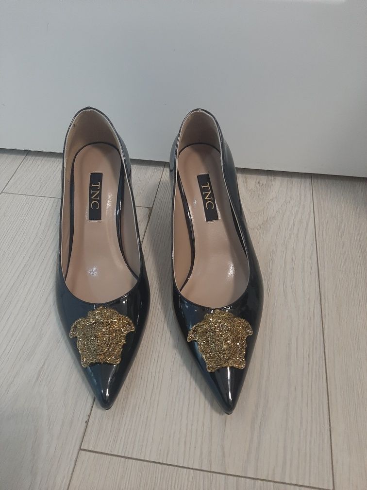Pantofi cu toc negri Versace