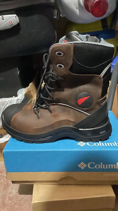 Продам спец ботинки