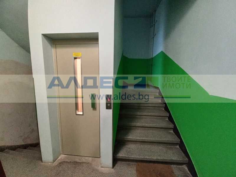 Продава се Тристаен апартамент в София, Център - 110 кв.м за 3591 €/кв.м - Снимка #17