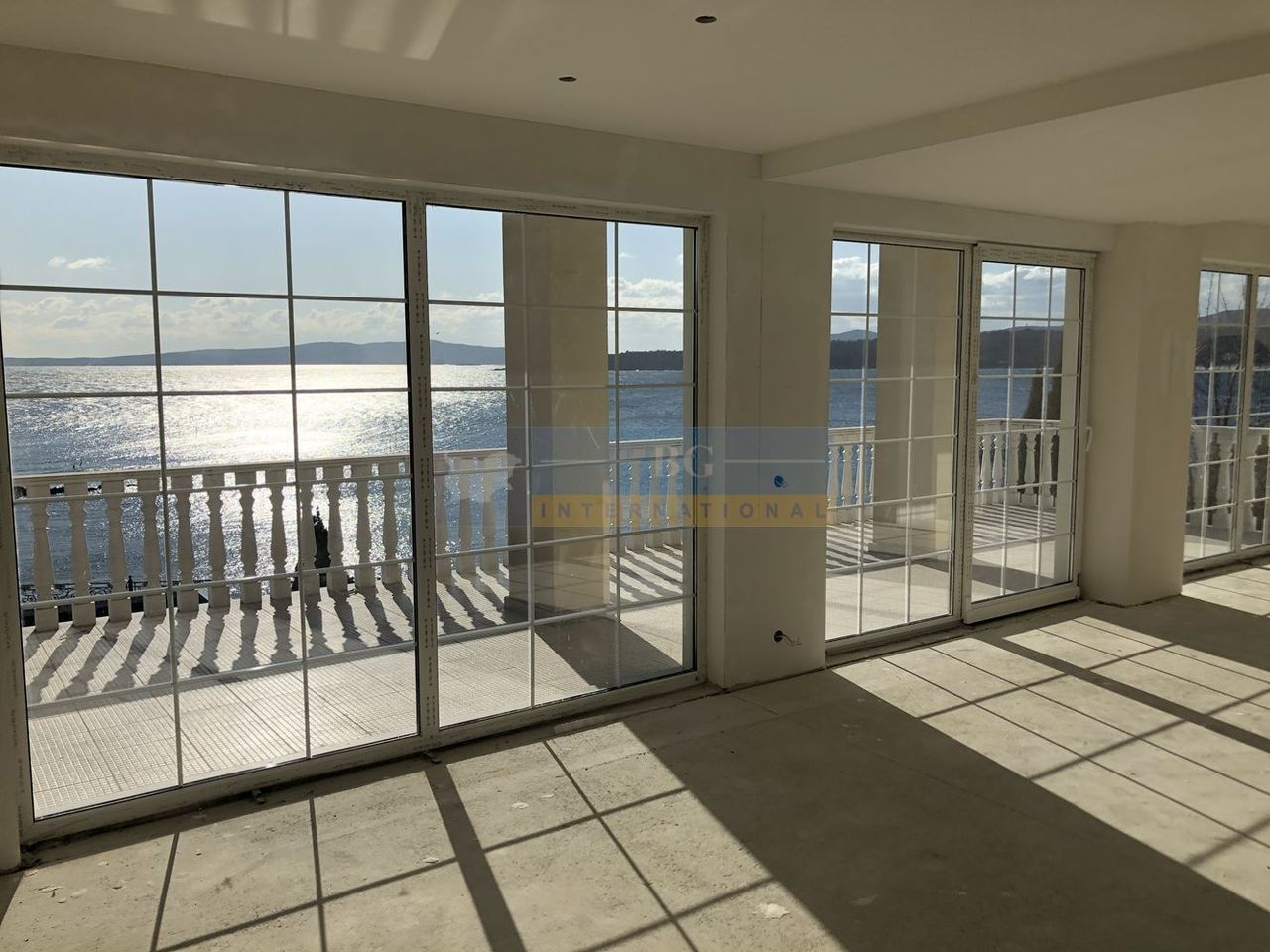Продава се Къща в Созопол - 450 кв.м за 1667 €/кв.м - Снимка #7