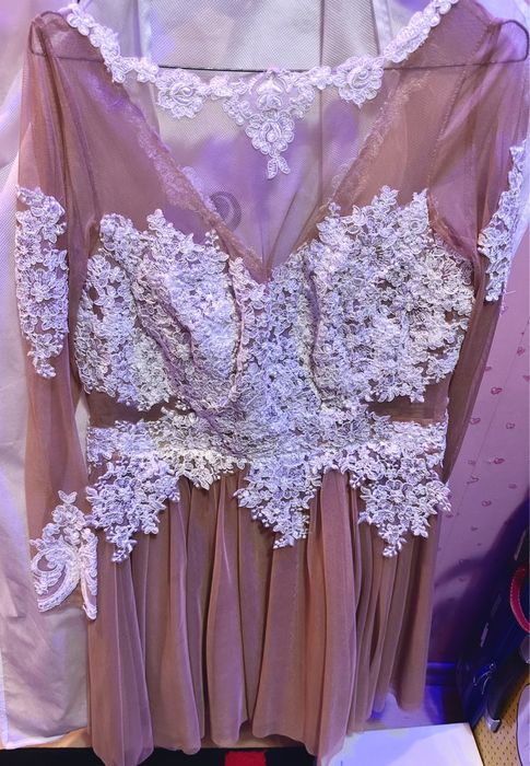 Vand rochie nude cu dantela alba
