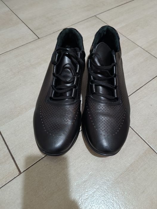 Adidași bărbați piele