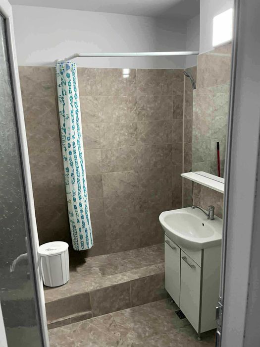 Vând garsonieră zona Zahana