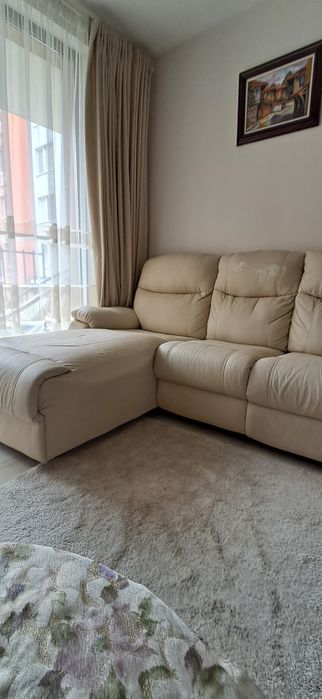 Бежов ъглов диван с реклайнер