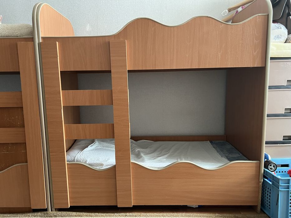 Продам двухъяросные кроватки