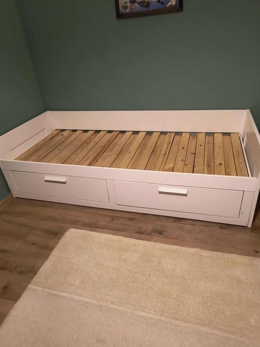 Pat extensibil cu sertare de depozitare și saltele incluse