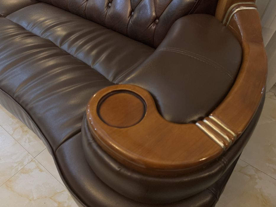 Кожаный диван, из натурального дерева