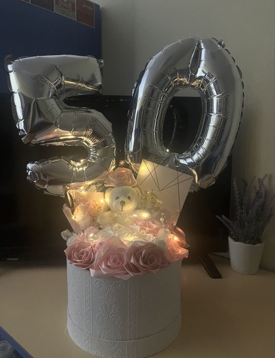 Ръчно изработени букети, кутии с рози за специални случаи