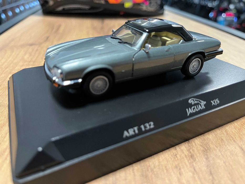Колекционерски модел метална количка Auto Art Jaguar XJS V12 1:43