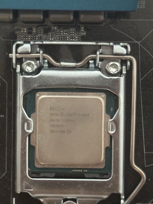 Placi de baza - Amd, intel 4 buc cititi descrierea