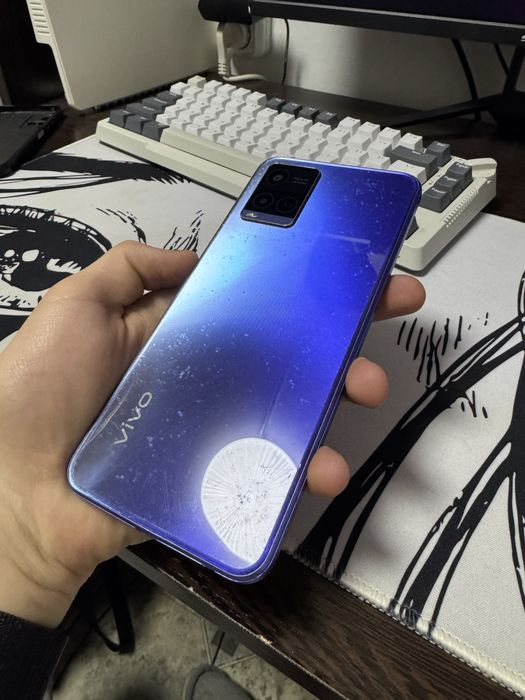 Vivo Y21 синего цвета