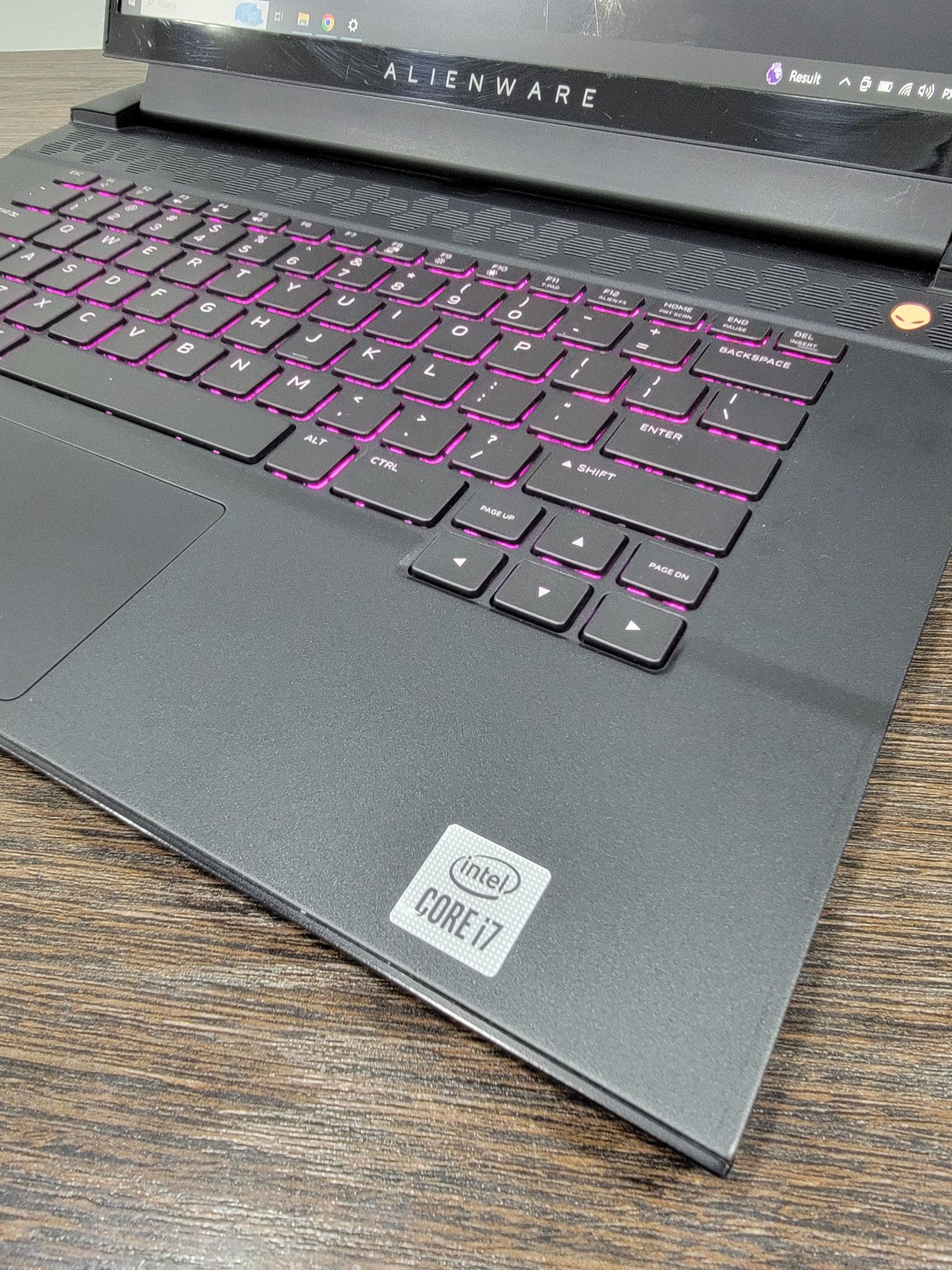мощный, игровой i7 ноутбук Alienware P87F, подсветка клавиатуры