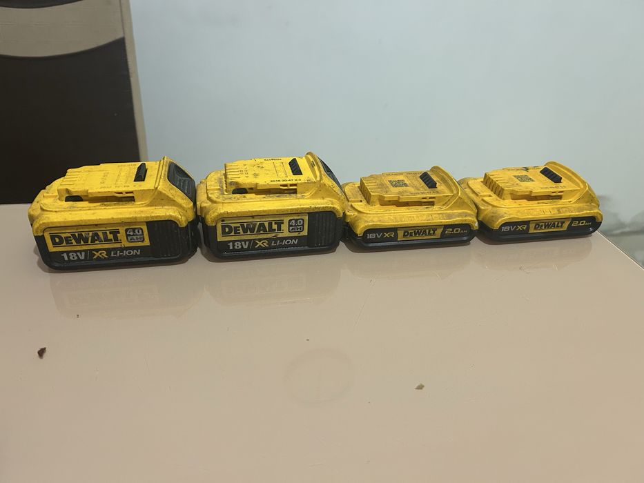 Baterii dewalt 4 amperi si 2 amperi