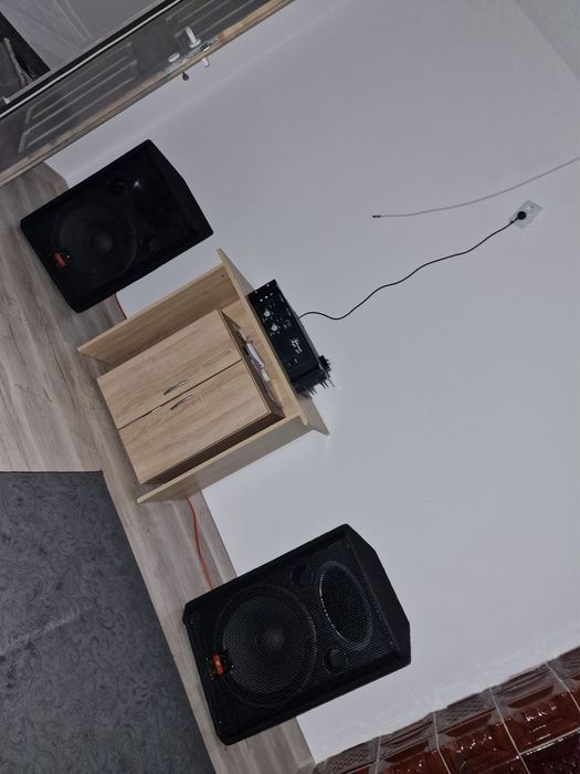 Vând boxe profesionale