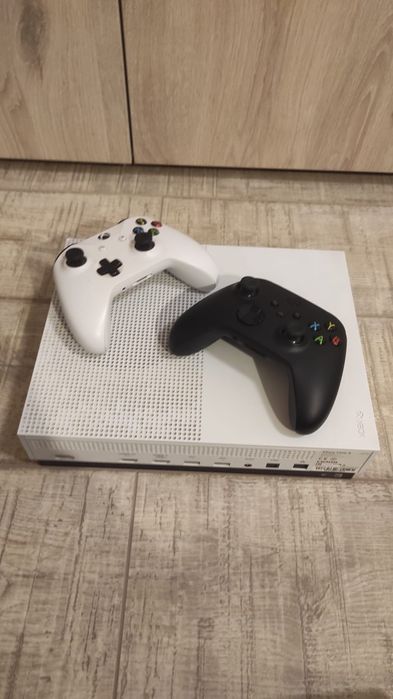 Xbox ONE S  de vânzare.